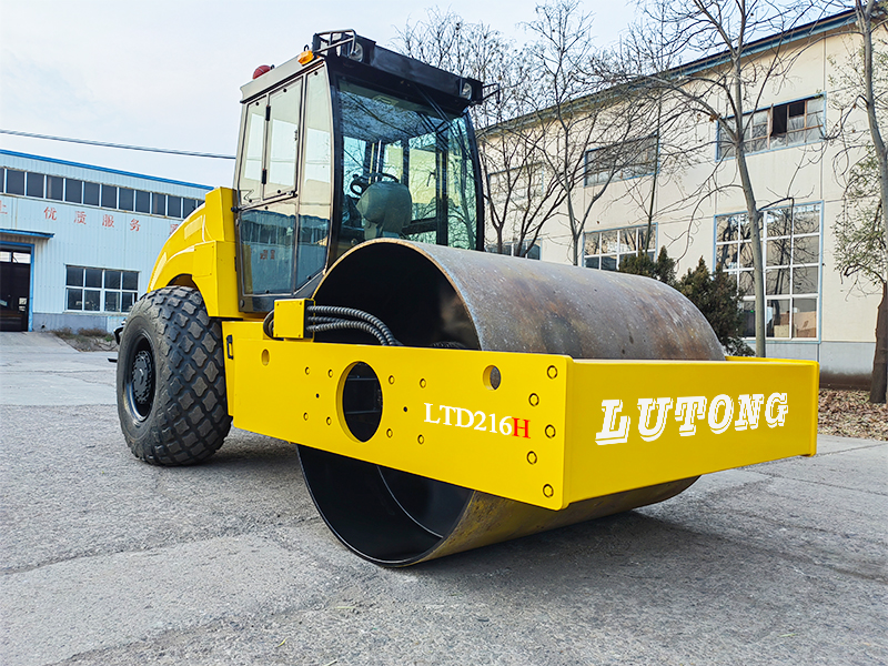 Hydraulic drive single drum vibratory ro