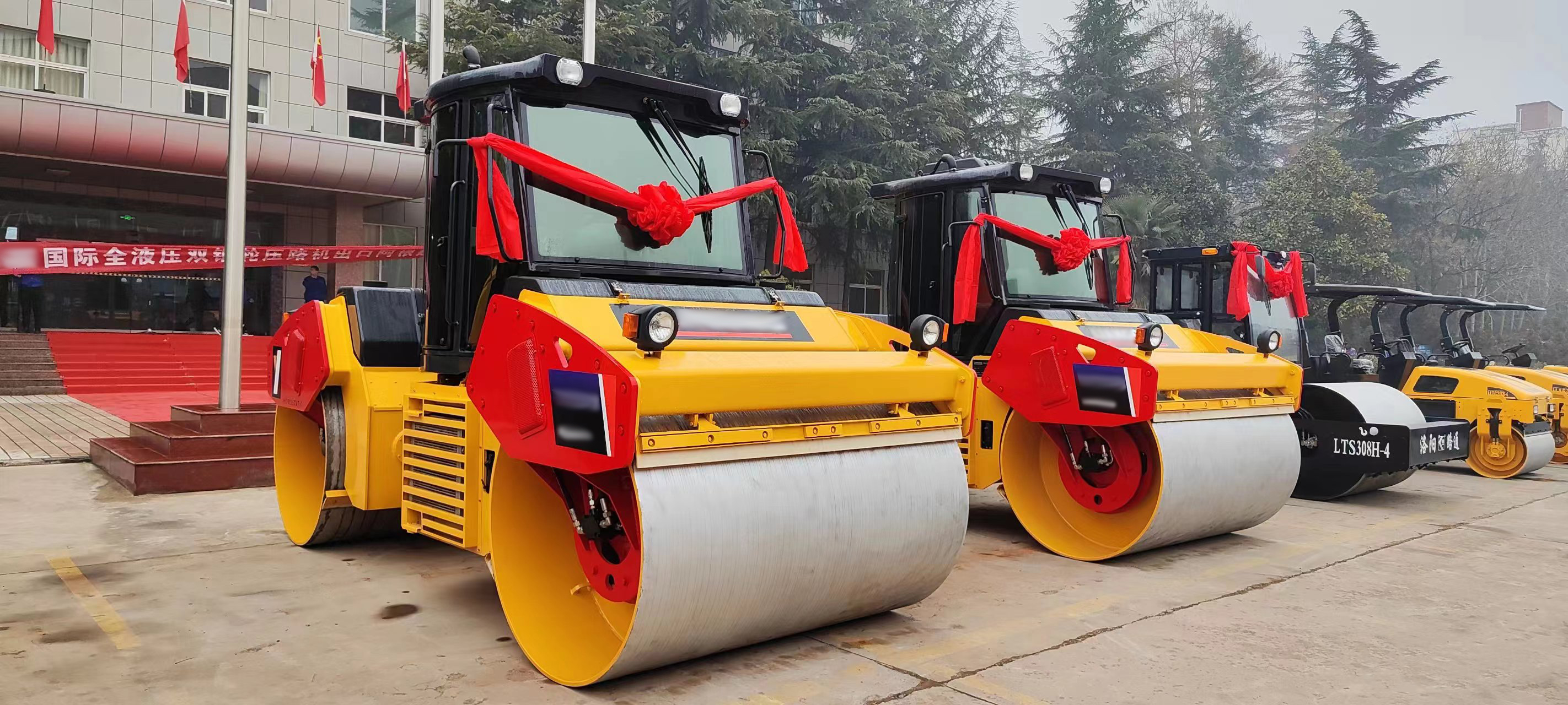 Luoyang Lutong's Double-Drum Vibratory Rollers Head to Argen