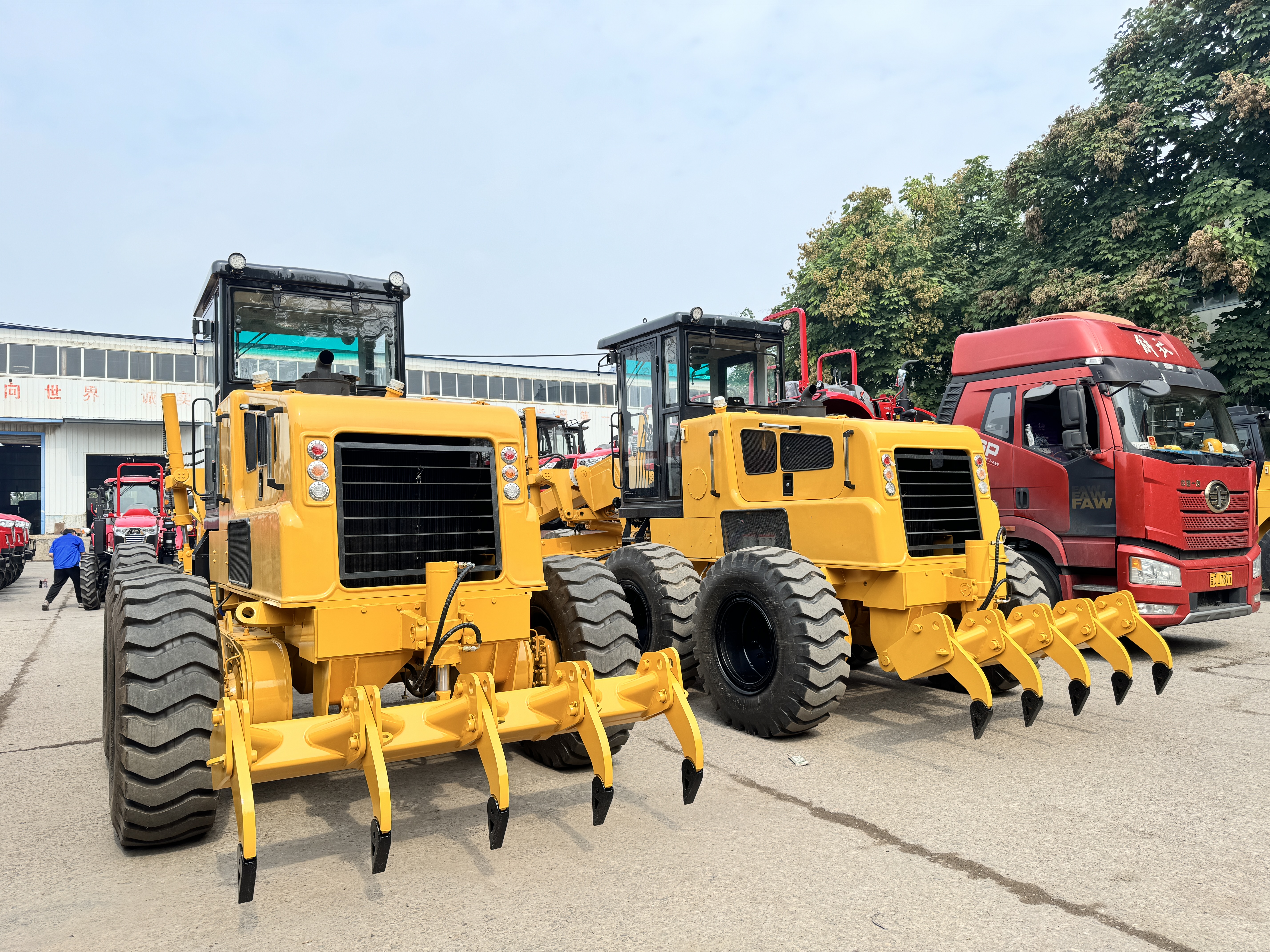 Luoyang Lutong's Motor Graders Set for Bulk Export to Centra