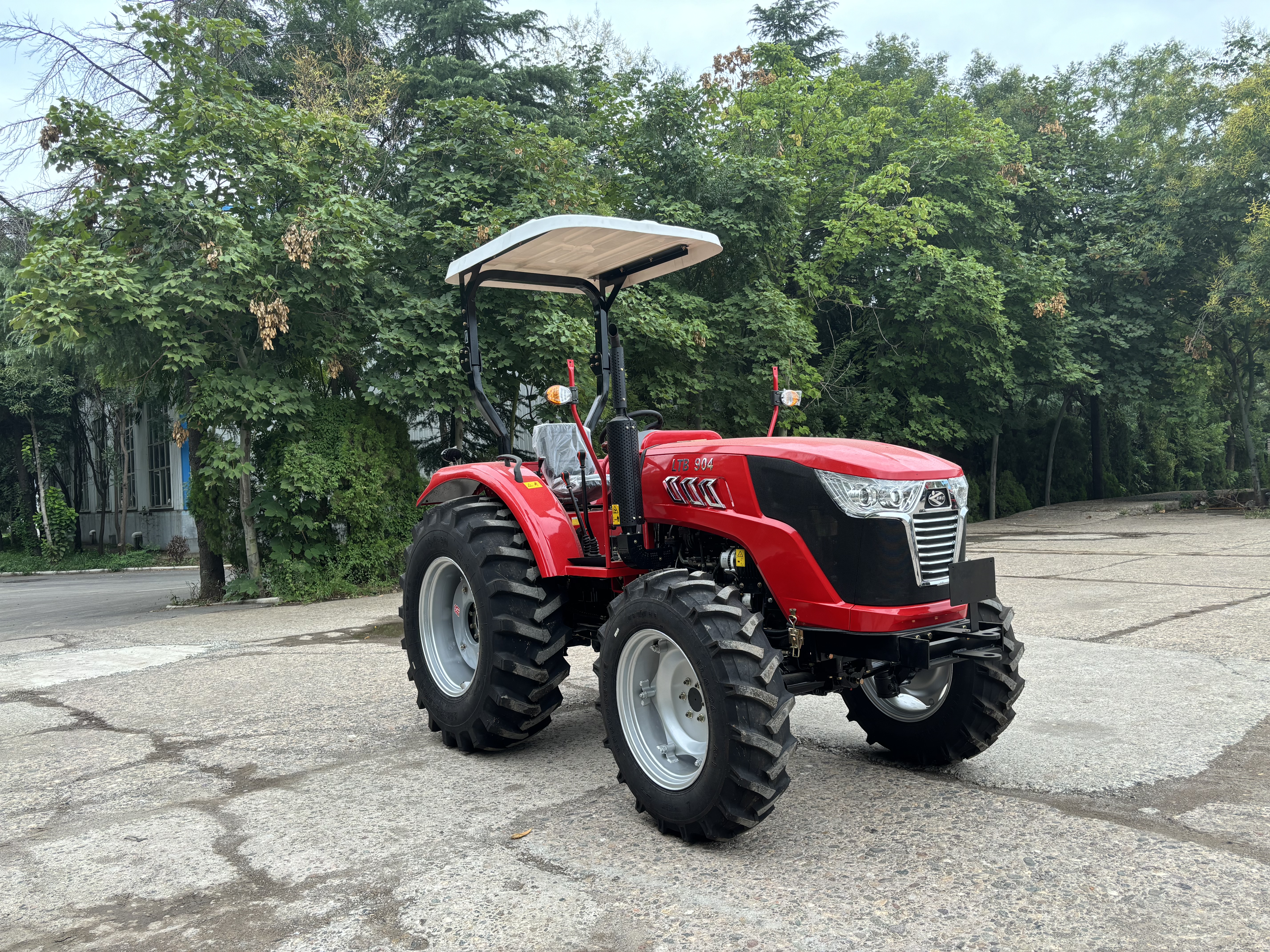 Luoyang Lutong LTB904 Tractors Bulk Expo