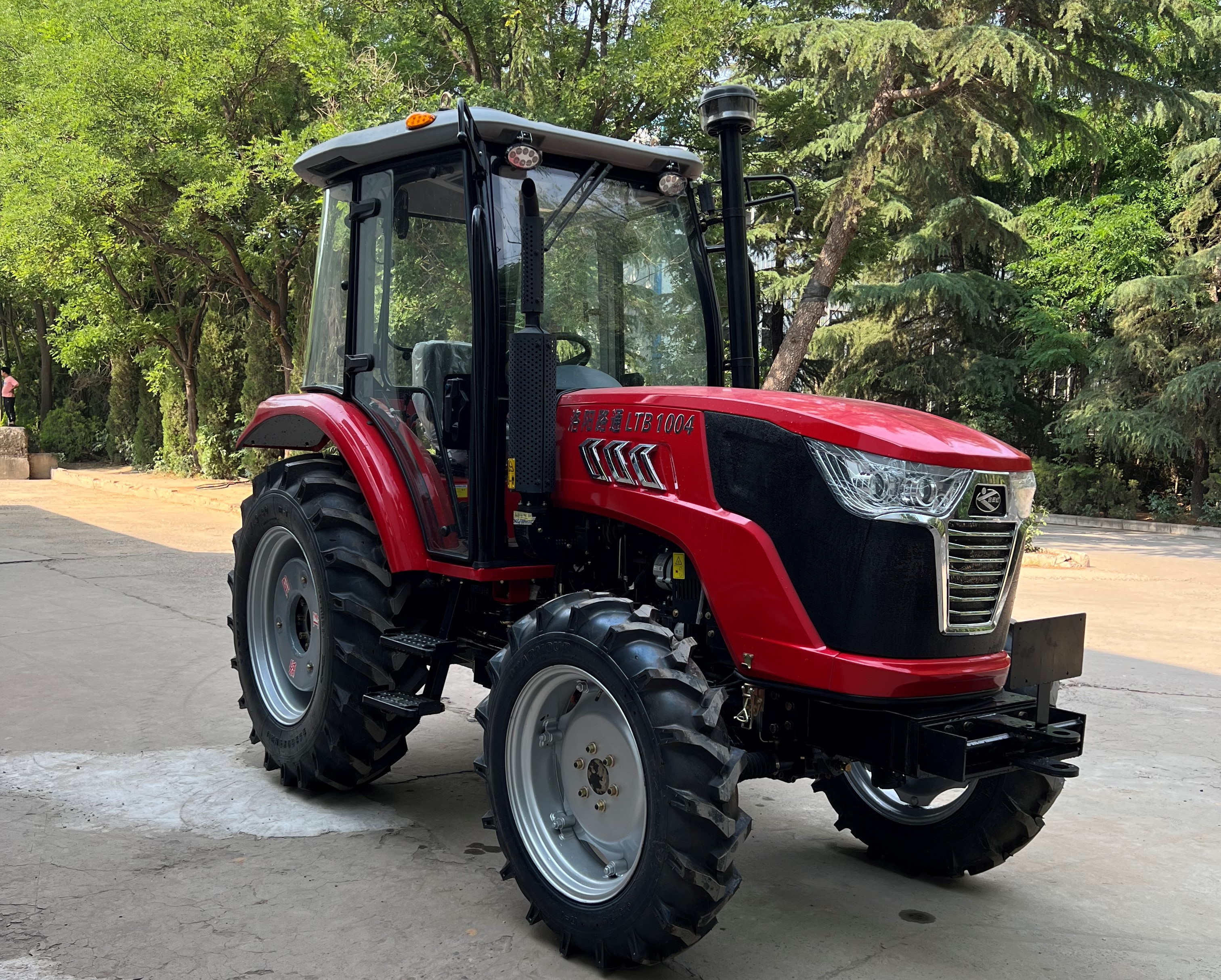 LuTong LTB1204 Tractor: High-Performance
