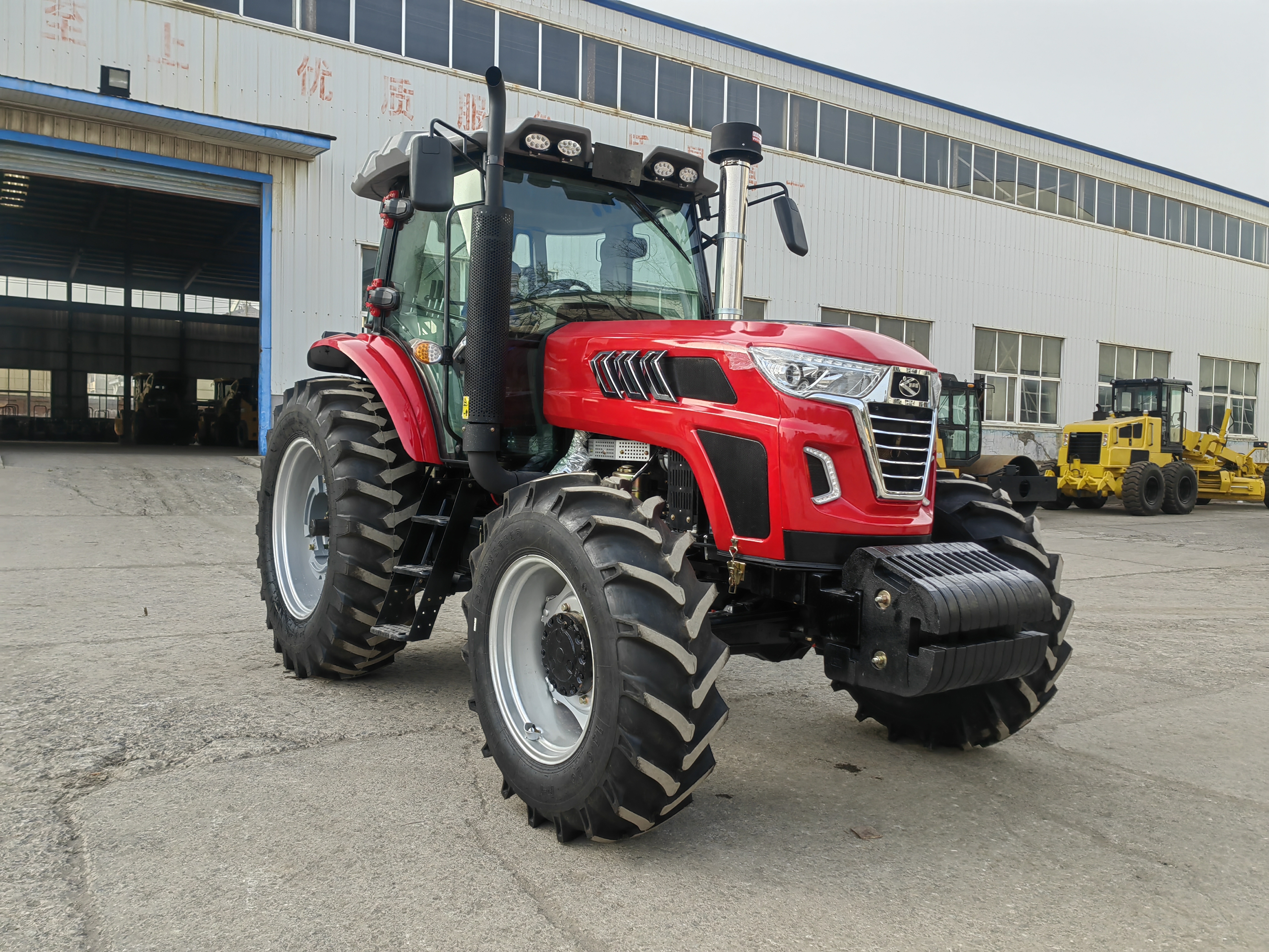 Luoyang Lutong Launches LTX1804 Tractor: High-power 4WD Agri