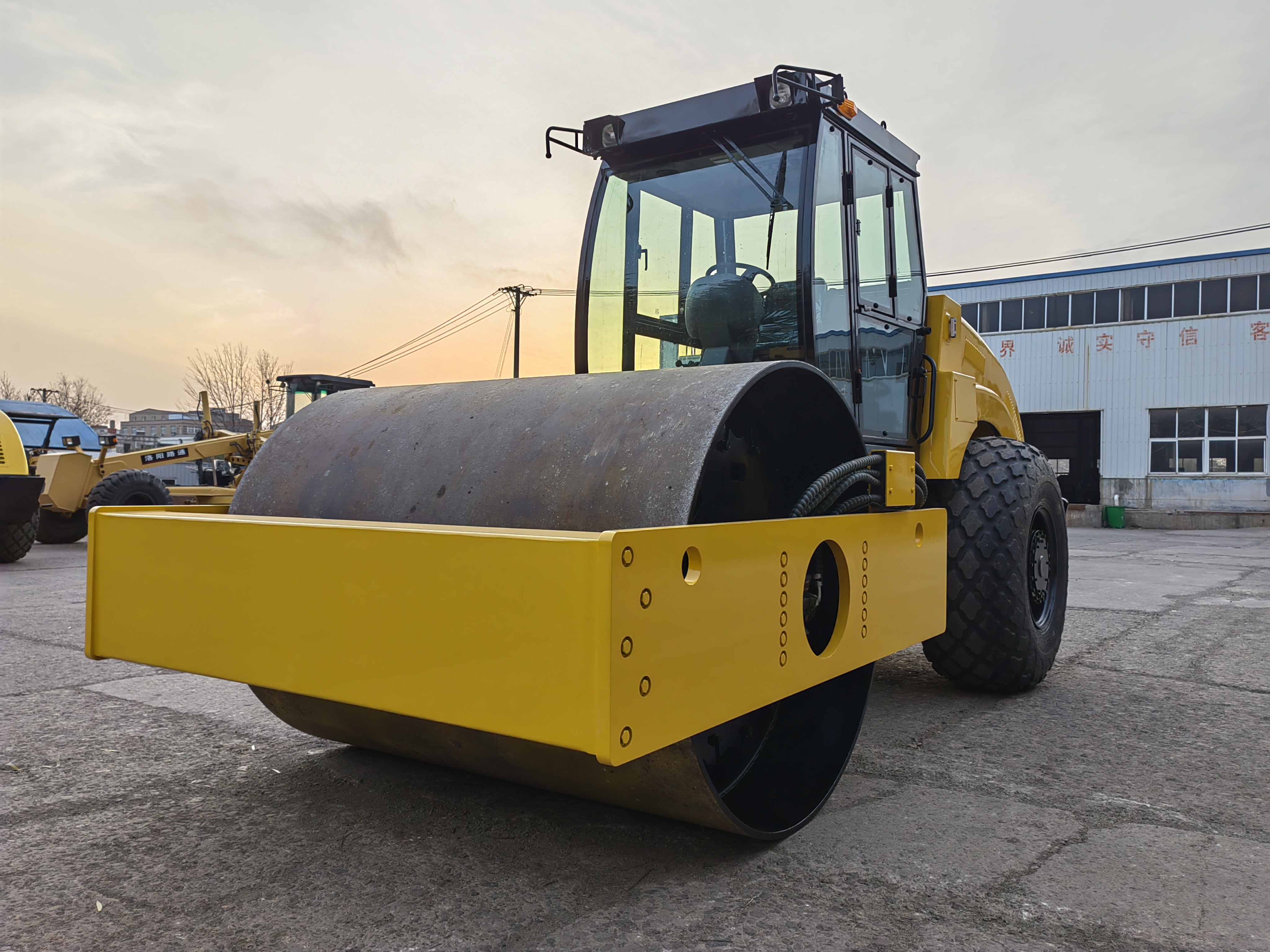Luoyang Lutong LTD214H Roller: