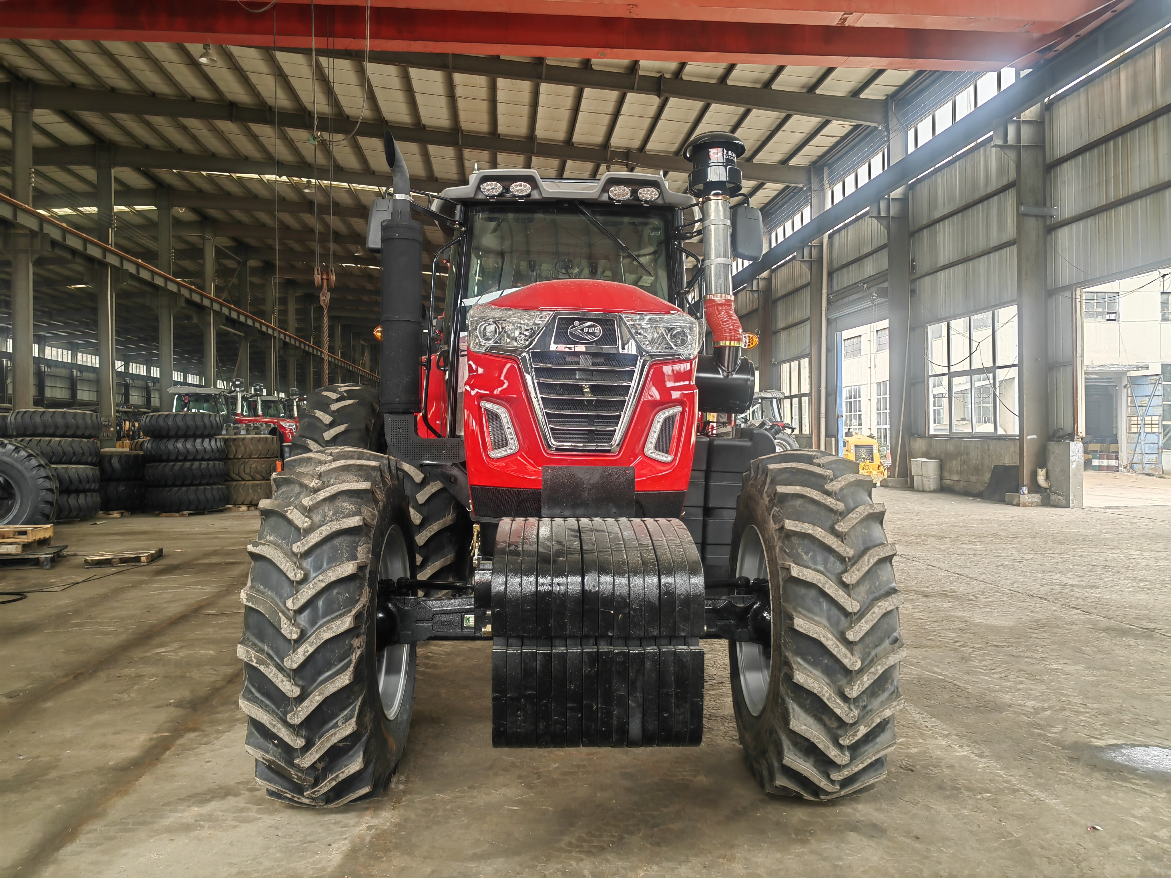 Luoyang Lutong Unveils LTS2404, 240HP 4WD Heavy-Duty Tractor for Large-Scale Agr