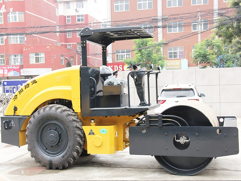 Luoyang Lutong LTS306H: The 6-Ton Hydraulic Single-Drum Vibratory Road Roller Re