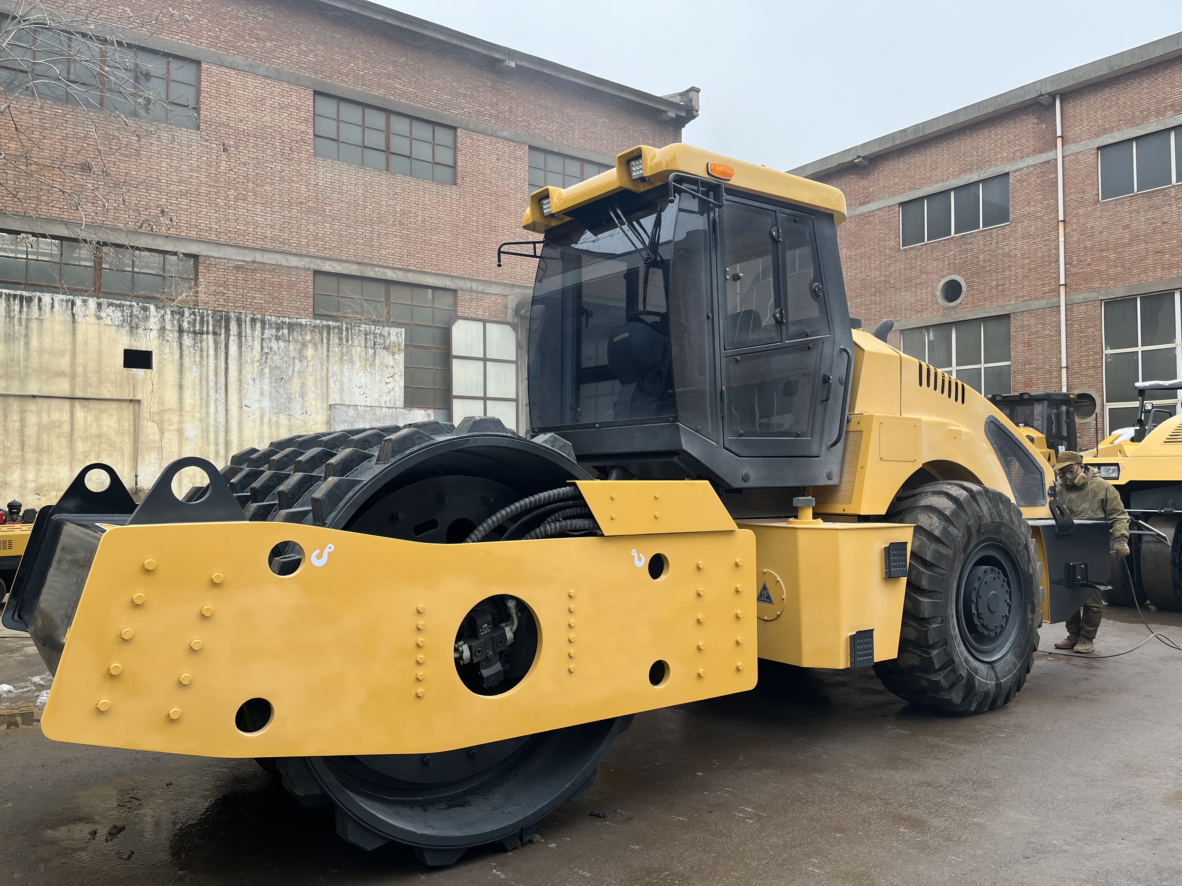 Luoyang Lutong LTS720H Single Drum Vibratory Road Roller